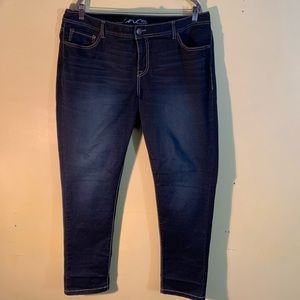 Skinny leg jeans. 16W. EUC.